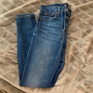 Gap True Skinny - Medium wash denim